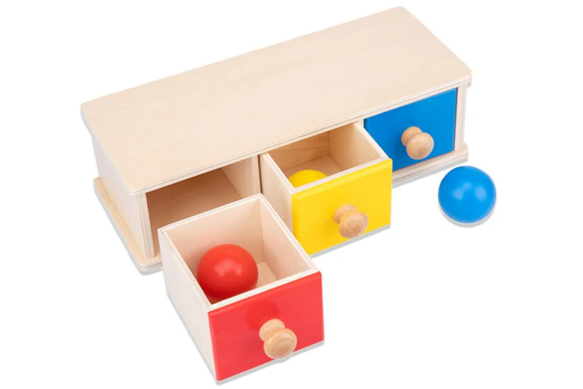 Boîte de permanence de l'objet avec tiroirs et balles